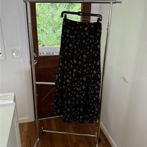 [NWOT] Black printed chiffon maxi skirt w/ split